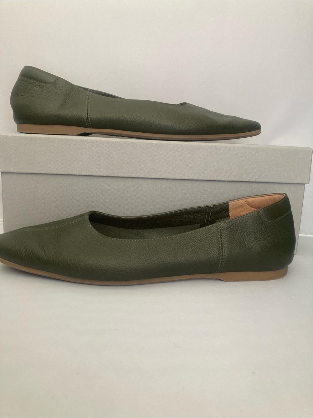 Everlane Soft Point Flat in Size 8 Dark Green Leather - Picture 3 of 4